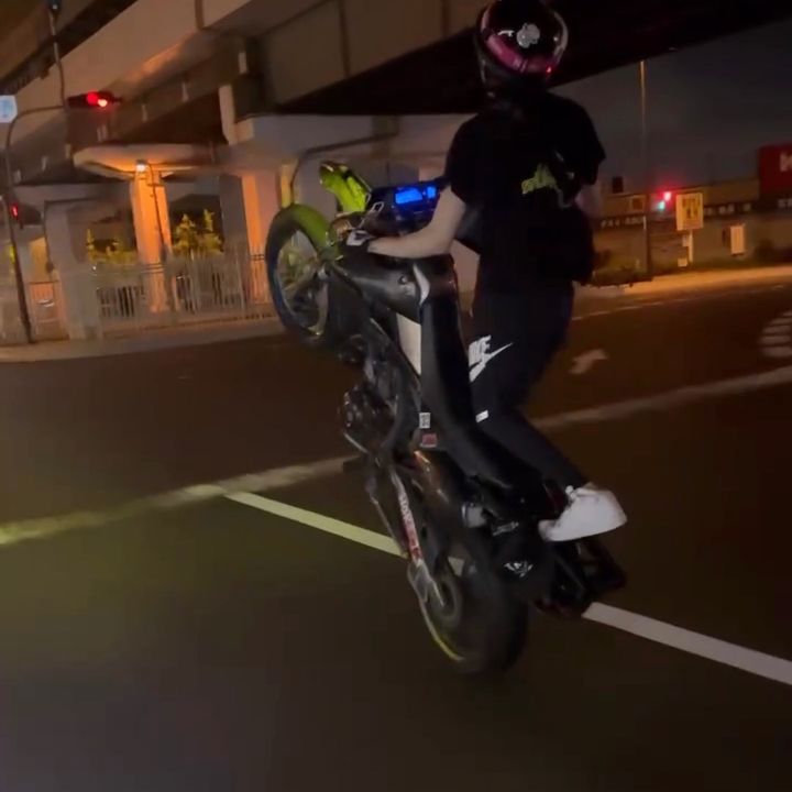 hくん