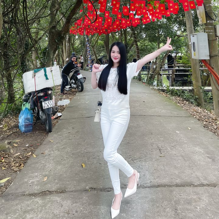 𝓐𝓷𝓱 𝓣𝓱𝓾̛ 🎀