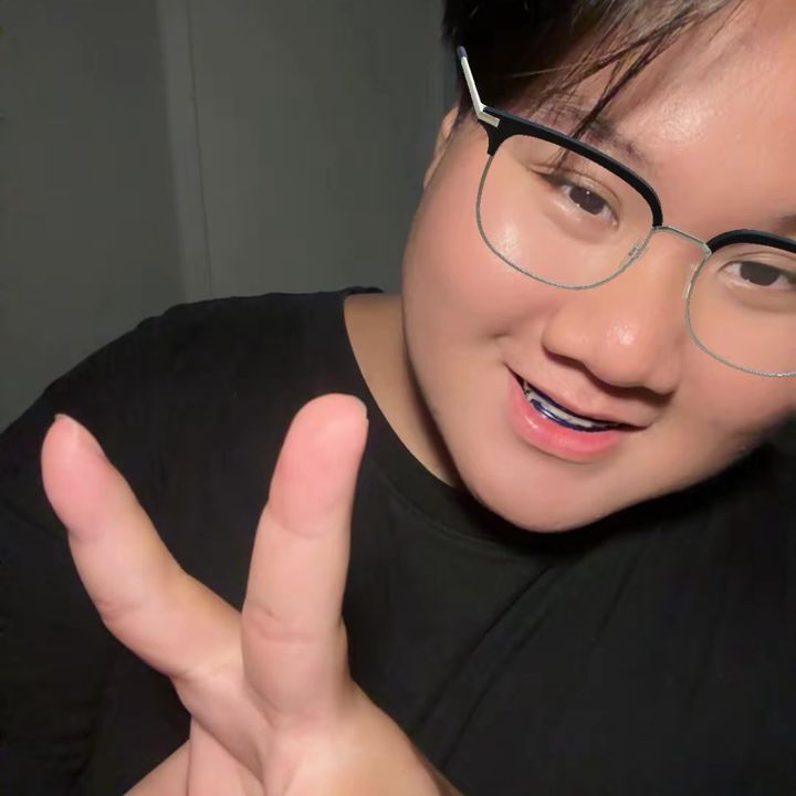 พ่อหนุ่มหน้าหวาน