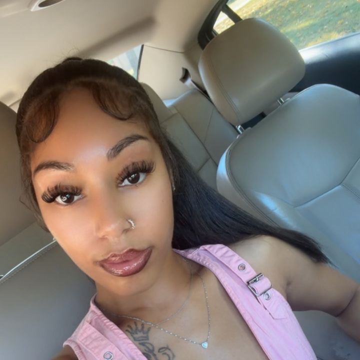 MiaaNicolee