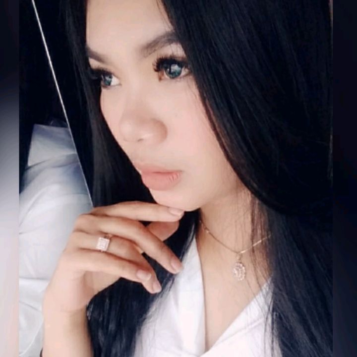 Una. AdheLia