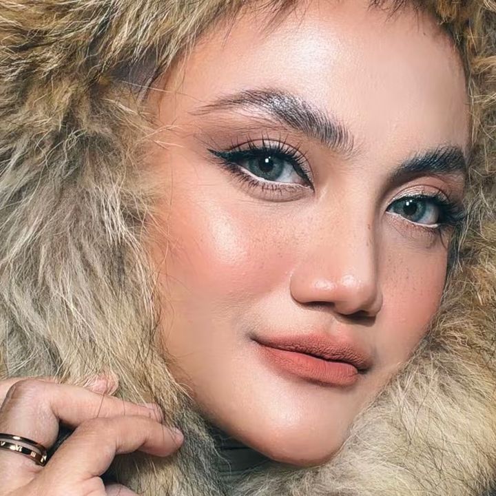 Feby Febuar Mondailena