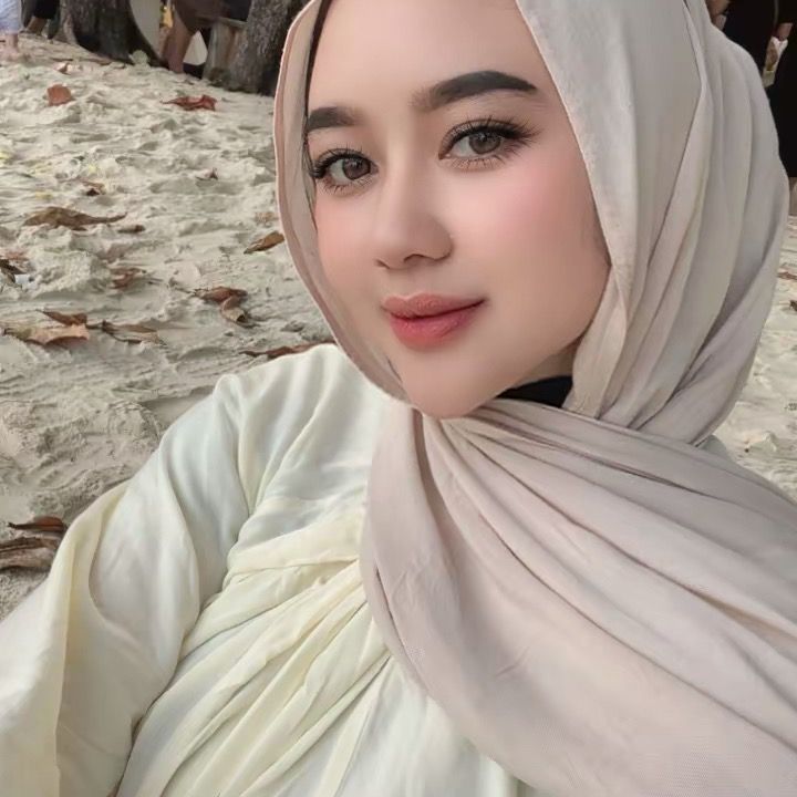 Ella Ratna