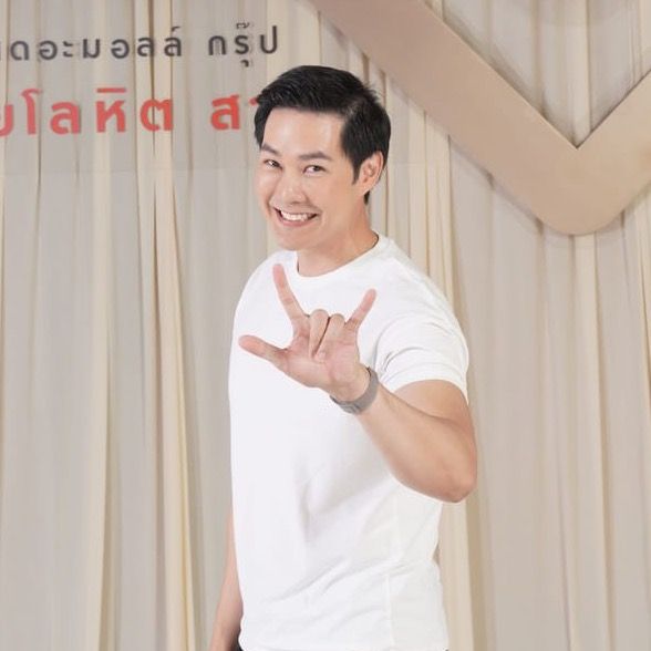 แอมป์พีรวัศ