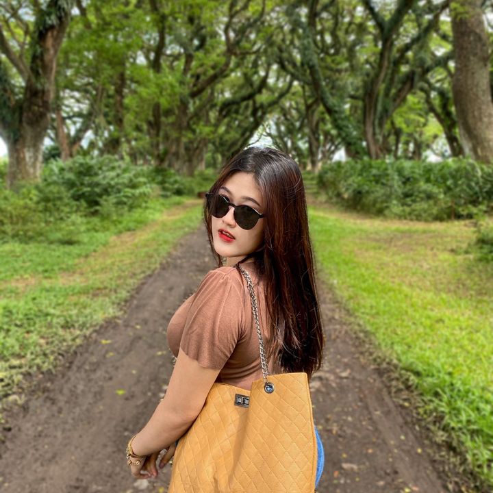 SELLY M