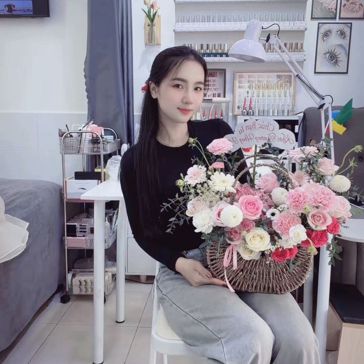 Tiệm Làm Đẹp Trong Chợ ✅