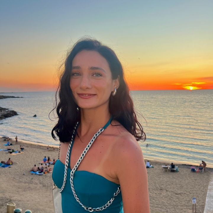Valentina White • ugc travel