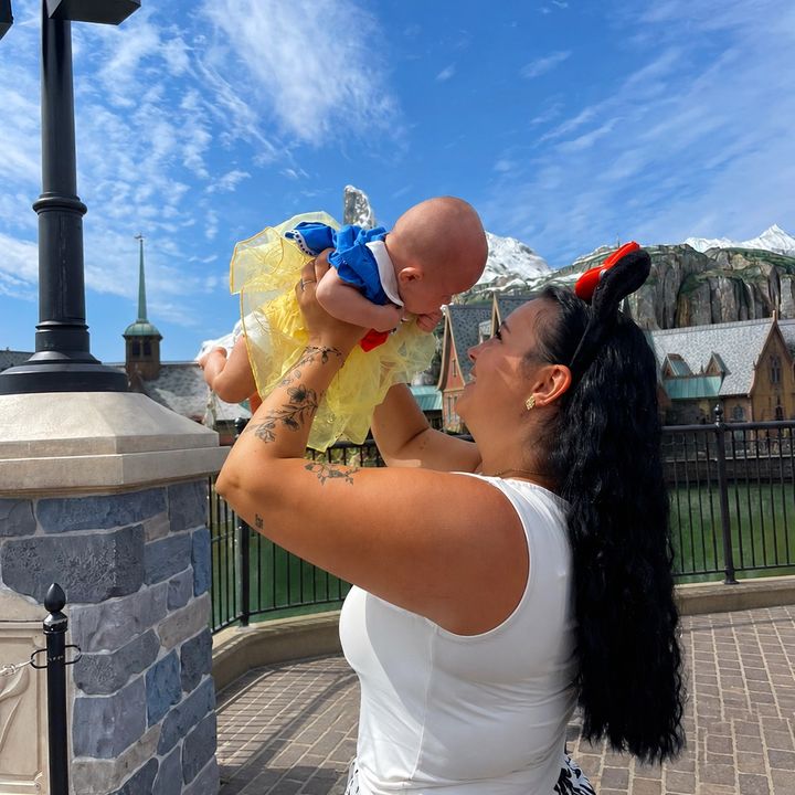 Lindsay | Mom of Rosa 🧸🎀