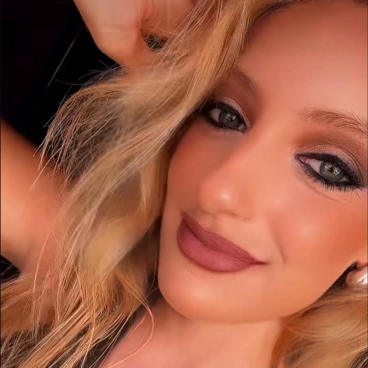 𝑨𝑵𝑮𝑬𝑳𝑨
