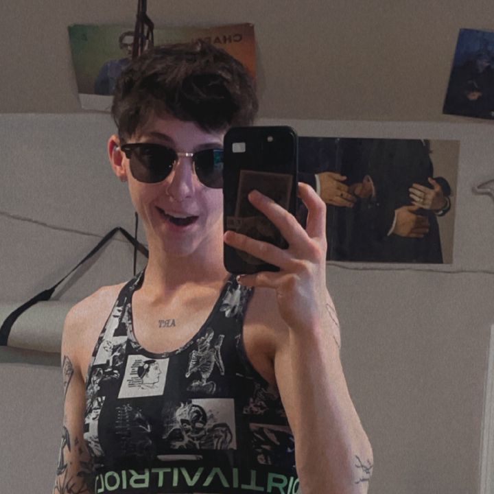 ᗢ🕸️Alex🕸️ ᗢ