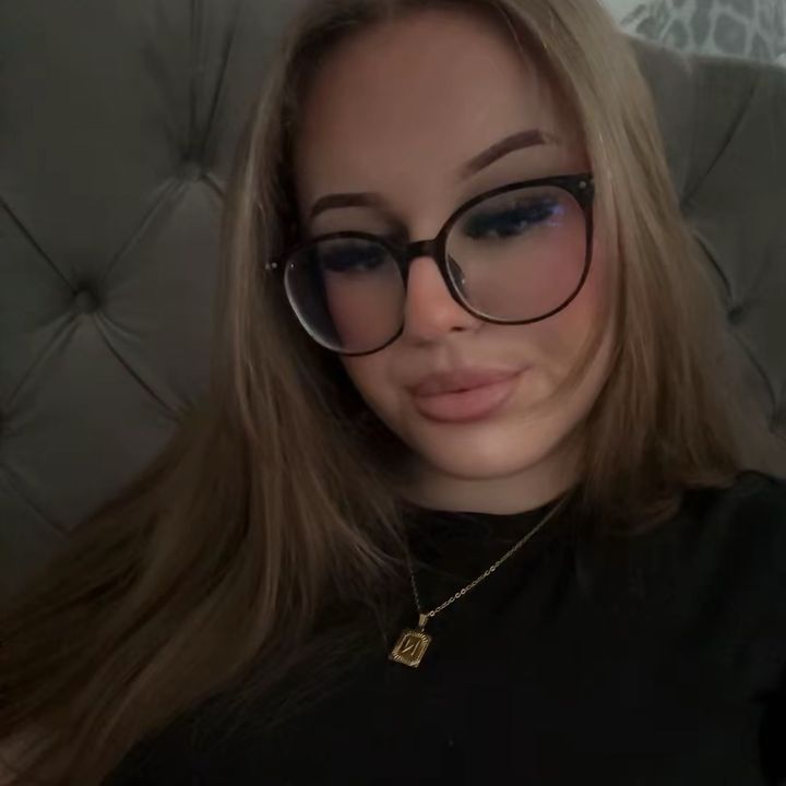 ℒ𝒶𝓇𝒶🦢