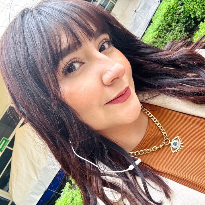 Scarlet Espejo