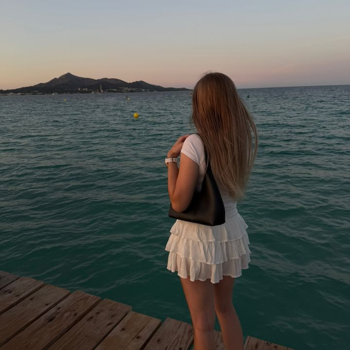 𝑆𝑒𝑙𝑖𝑛𝑎🧸🎧