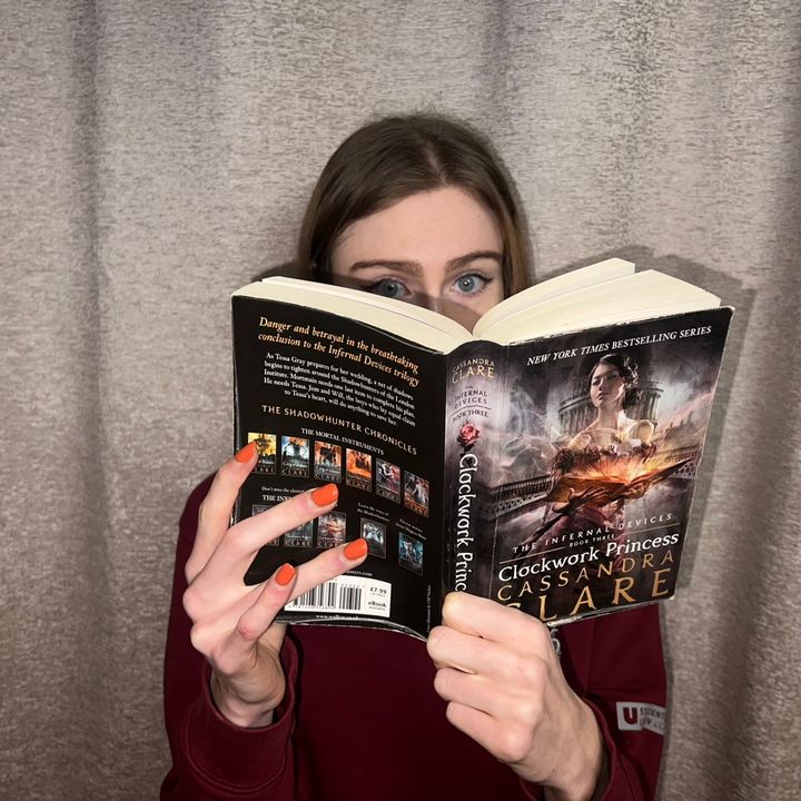 Caitlin📚🧚🏼- booksblabbering