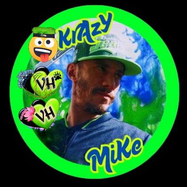🤪KrAzY🤪Mike C-Hawk💙💚