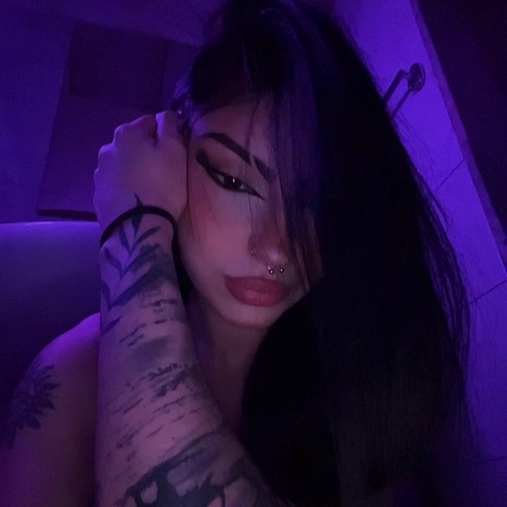 𝙑𝙀𝙉𝙄𝘼♡🩸
