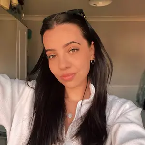 AMBER HUTTON