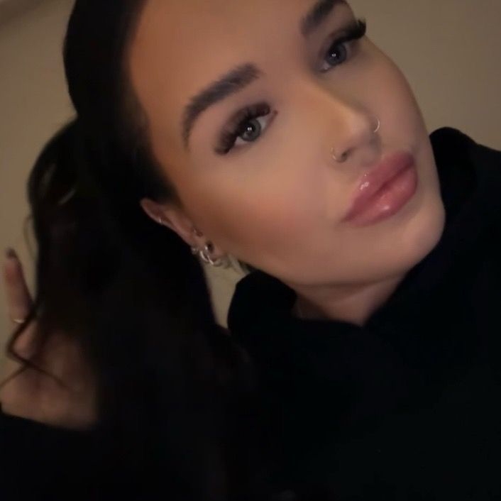 𝓁𝑜𝓉𝓉𝒾𝑒 🖤
