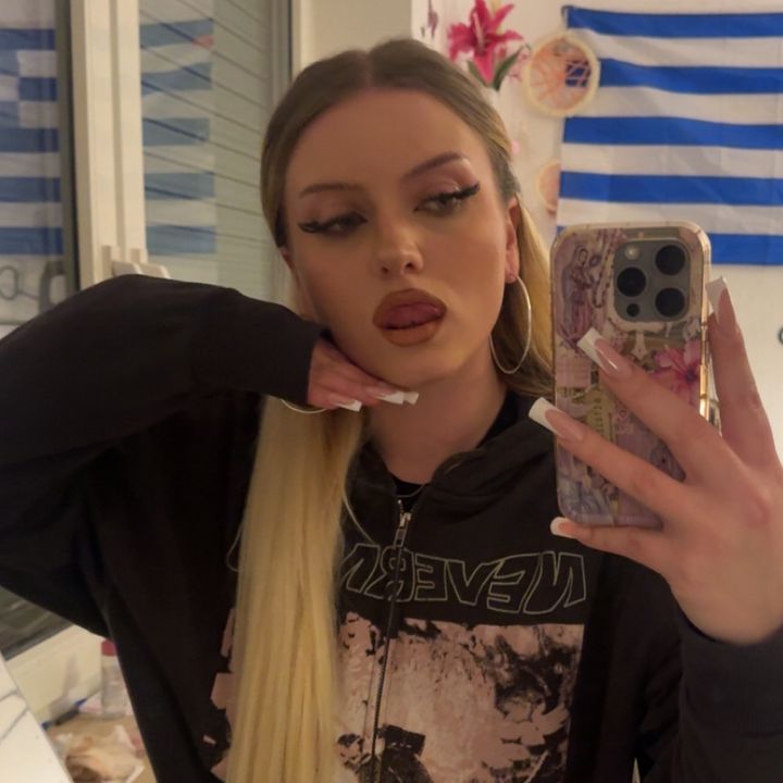 Mιχαέλα Ευτυχία<3