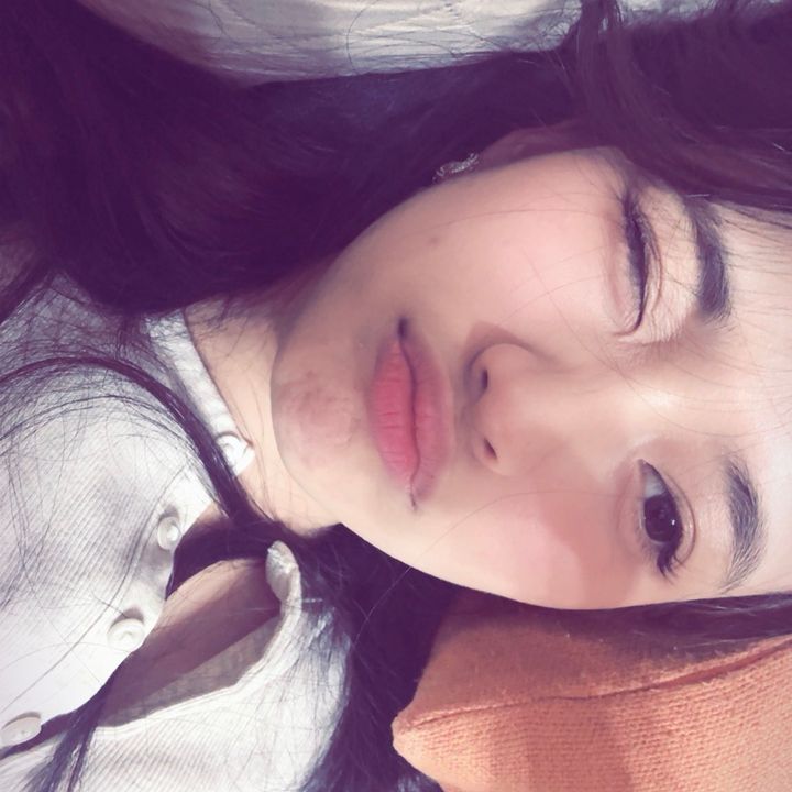 ︎