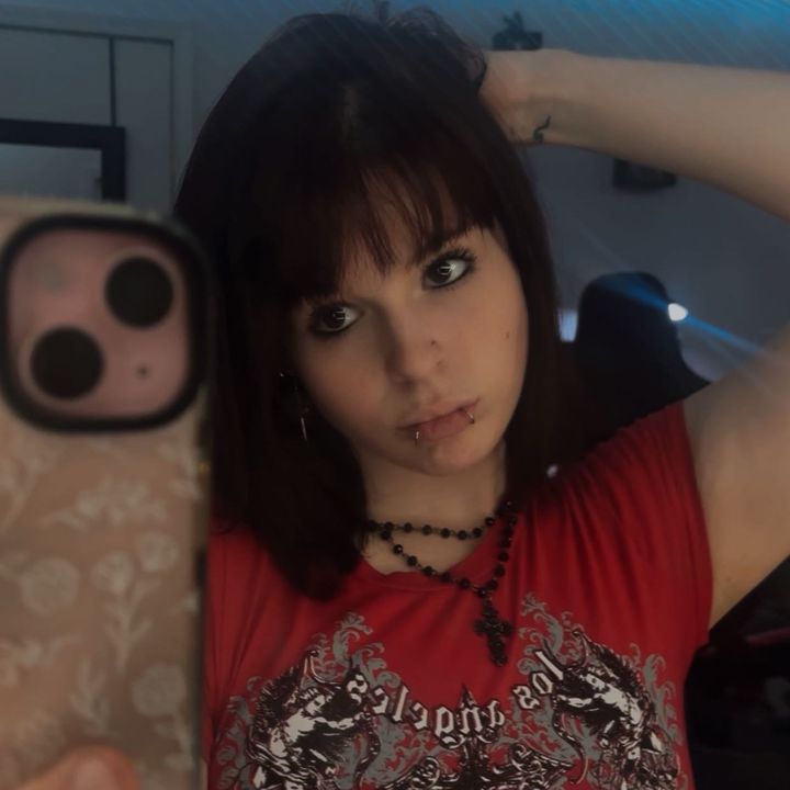 <3