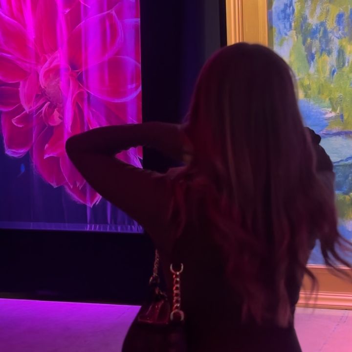 <3
