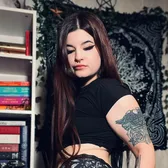 Tia | Alternative momma 🦇⚰️🖤