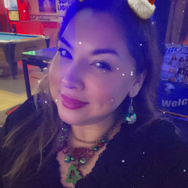 Gloria R