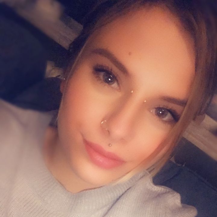 ✨L     A     U     R     A✨