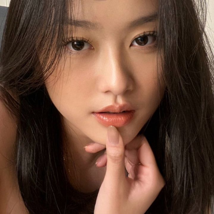 ig: @vivalonika