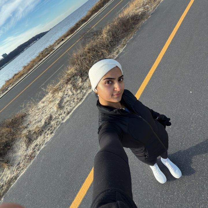 AVA GRACE 🎧🧘♀️🫐🏋️♀️